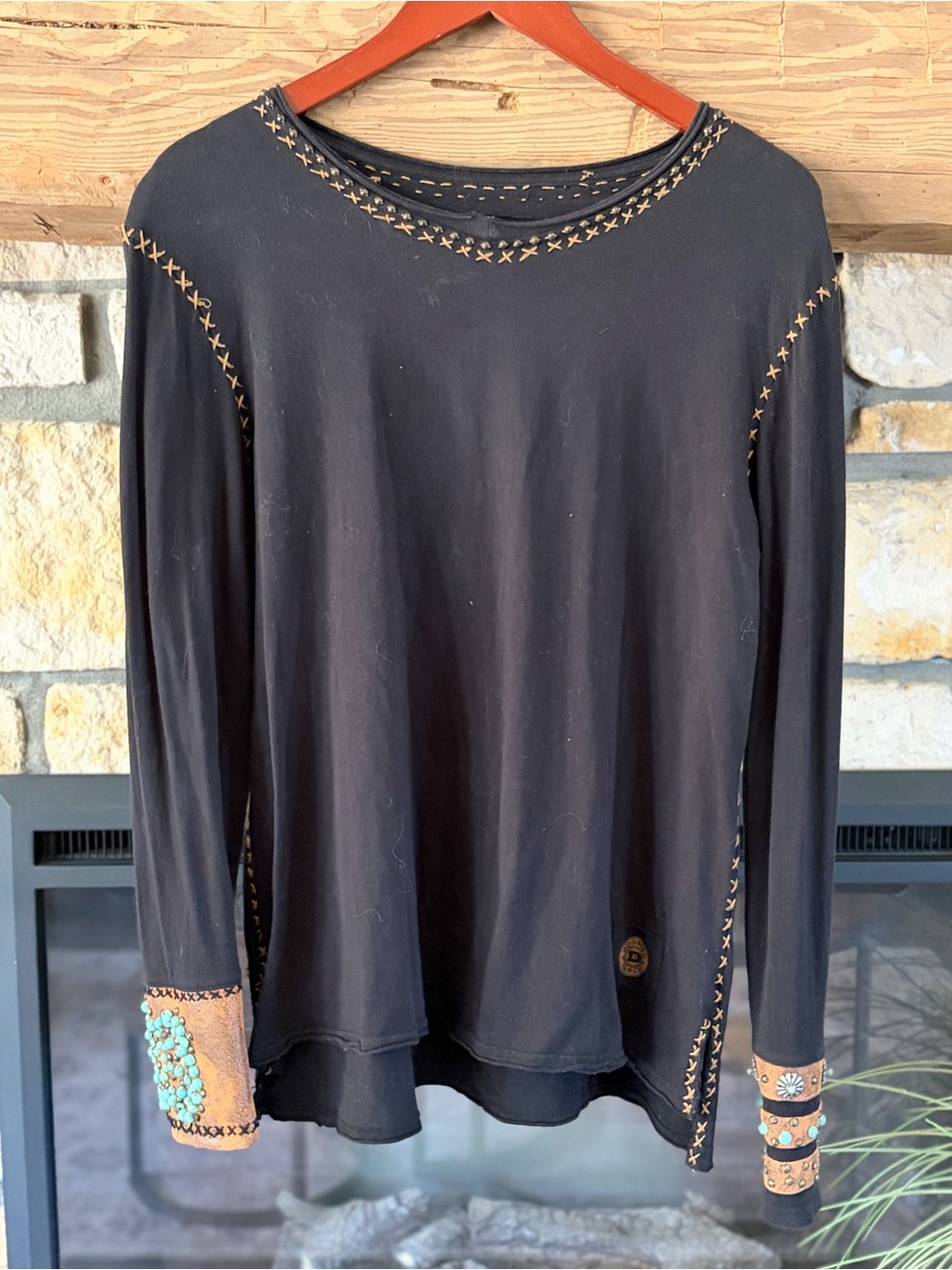 DDR turquoise rock detail Embroidered Black Long-Sleeve Women's Top
